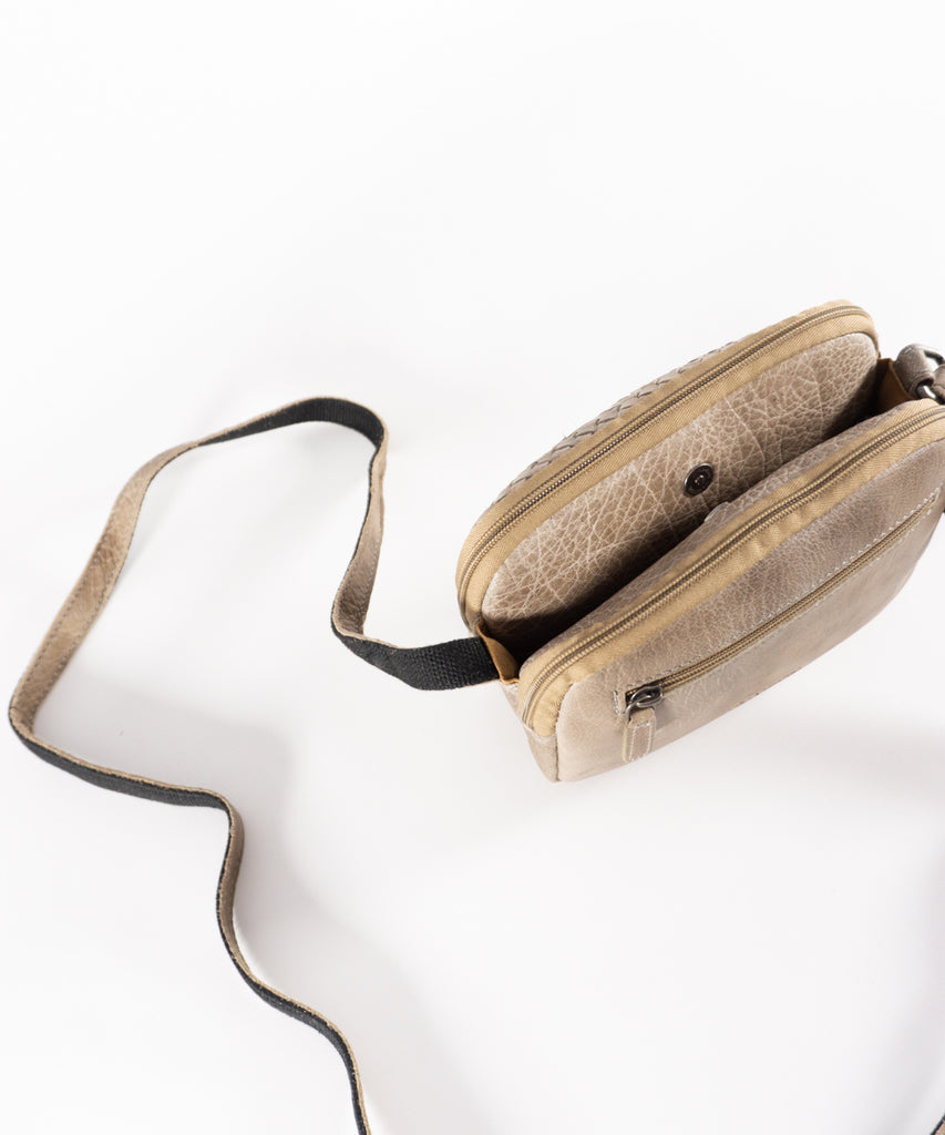 Bolso cuero taupe detalle trenzado