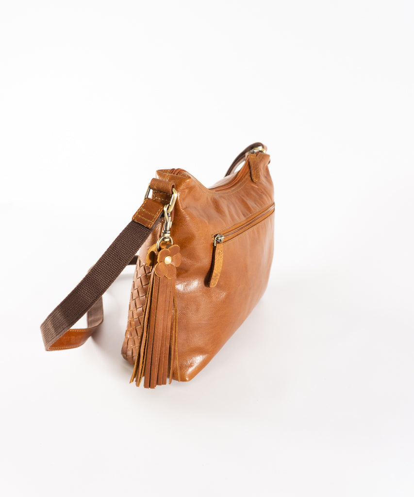 Bolso cuero detalle trenzado acabado brillo