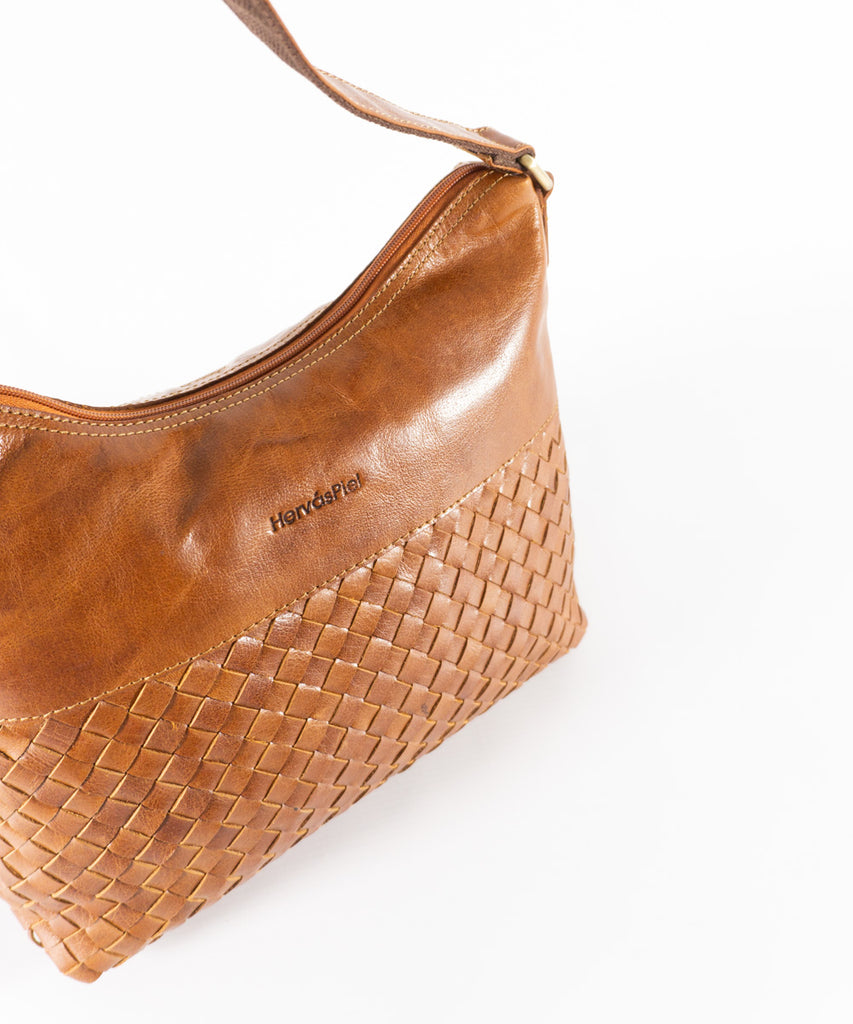 Bolso cuero detalle trenzado acabado brillo