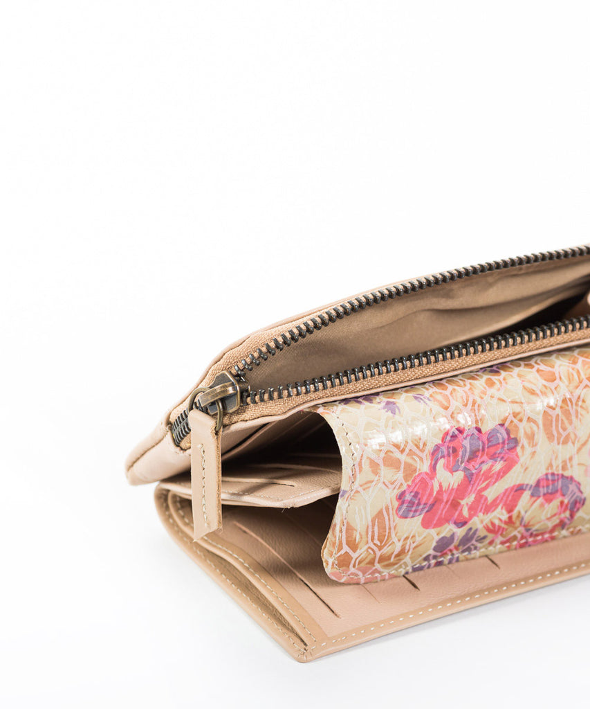 Cartera solapa floral mujer