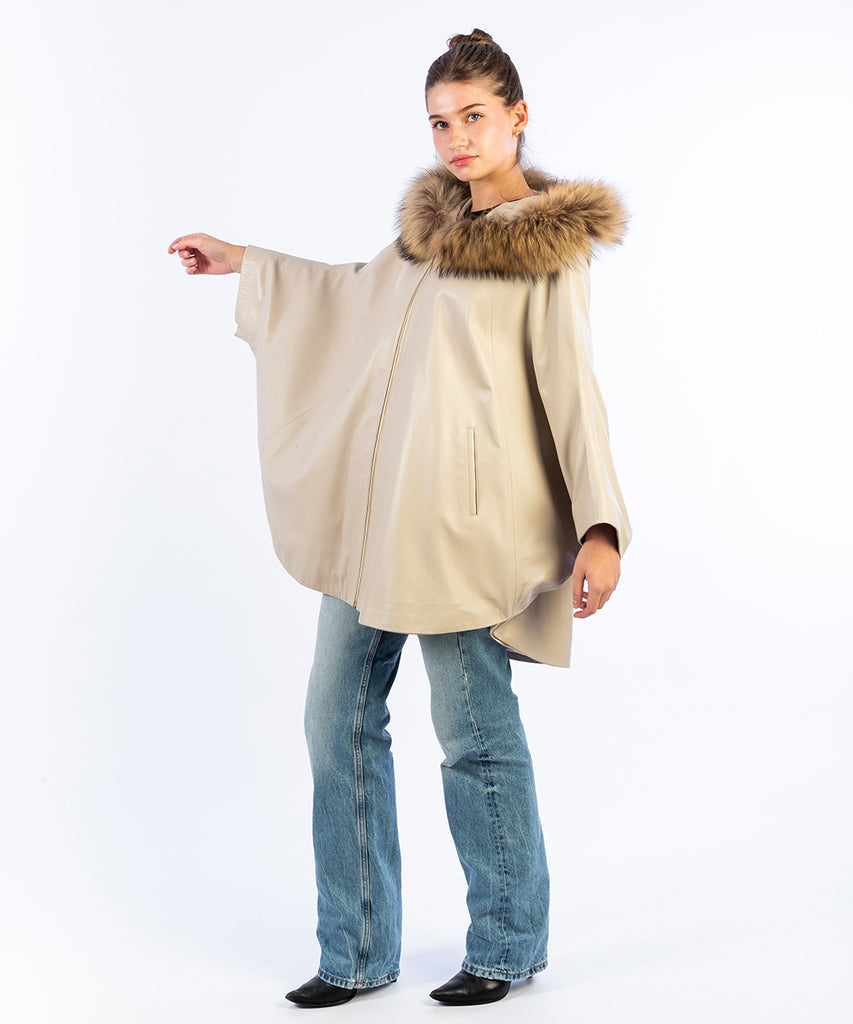 Capa de piel con ribete finn racoon