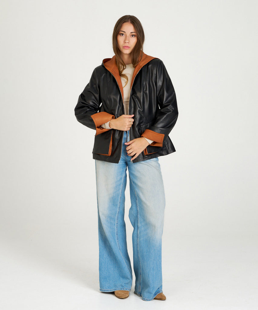 Chaqueta en napa negra para mujer, confeccionada en piel ovina. 