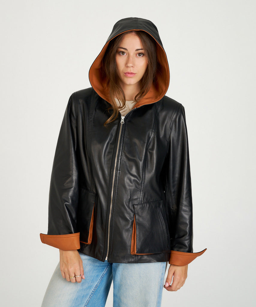 Chaqueta en napa negra para mujer, confeccionada en piel ovina. 