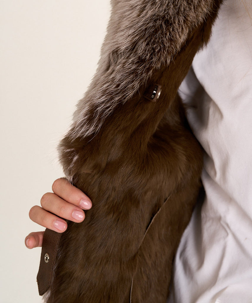 Chaqueta de piel vuelta con cuello y puños de zorro natural