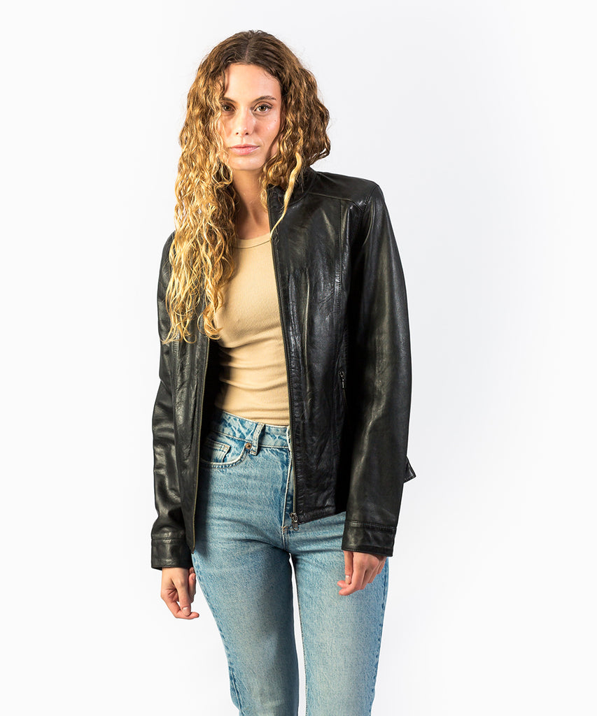 Chaqueta napa negra cuello tira