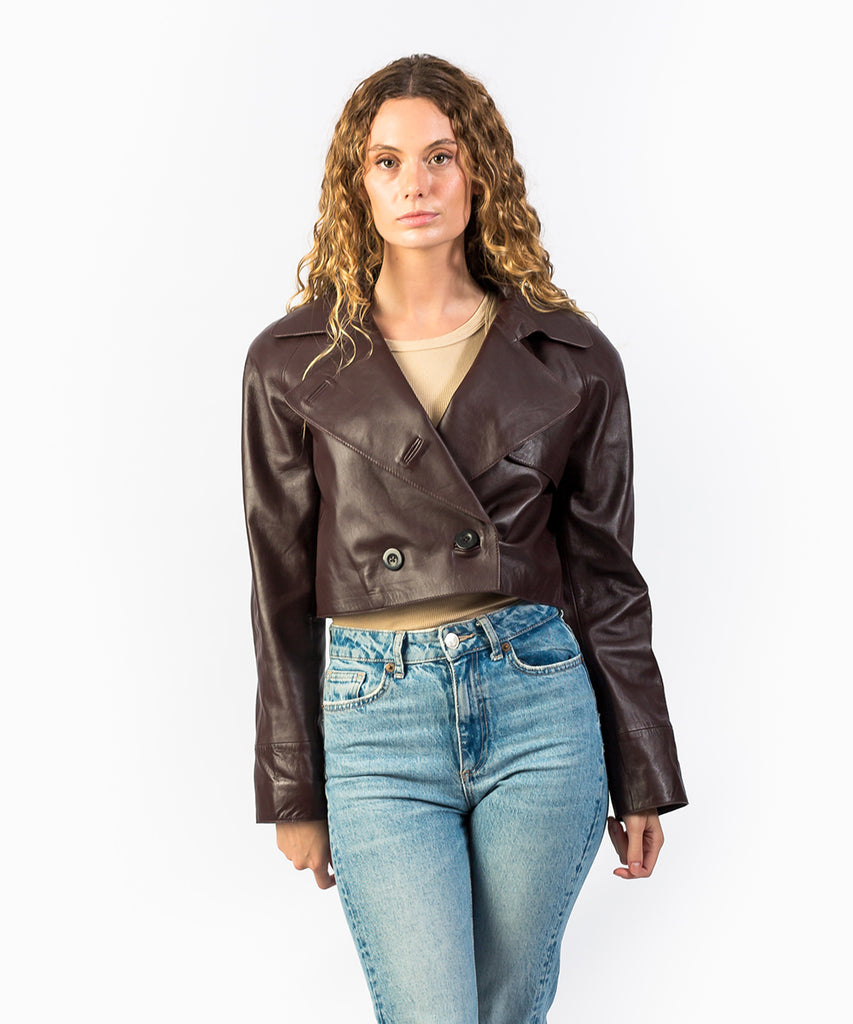 Gabardina corta piel burdeos