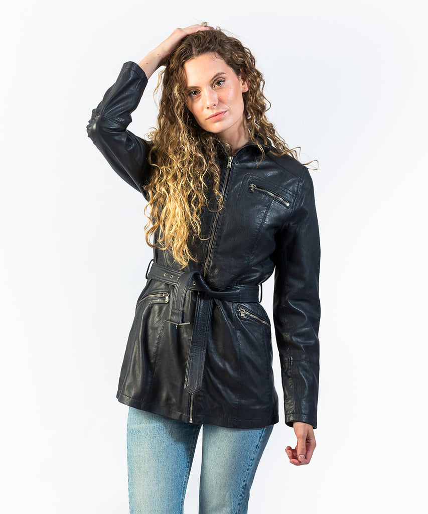 Levita napa detalle cinturón azul