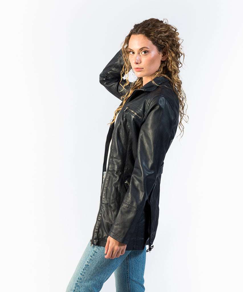 Levita napa detalle cinturón azul