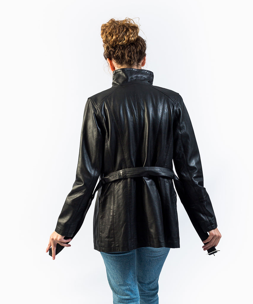 Levita napa detalle cinturón negro