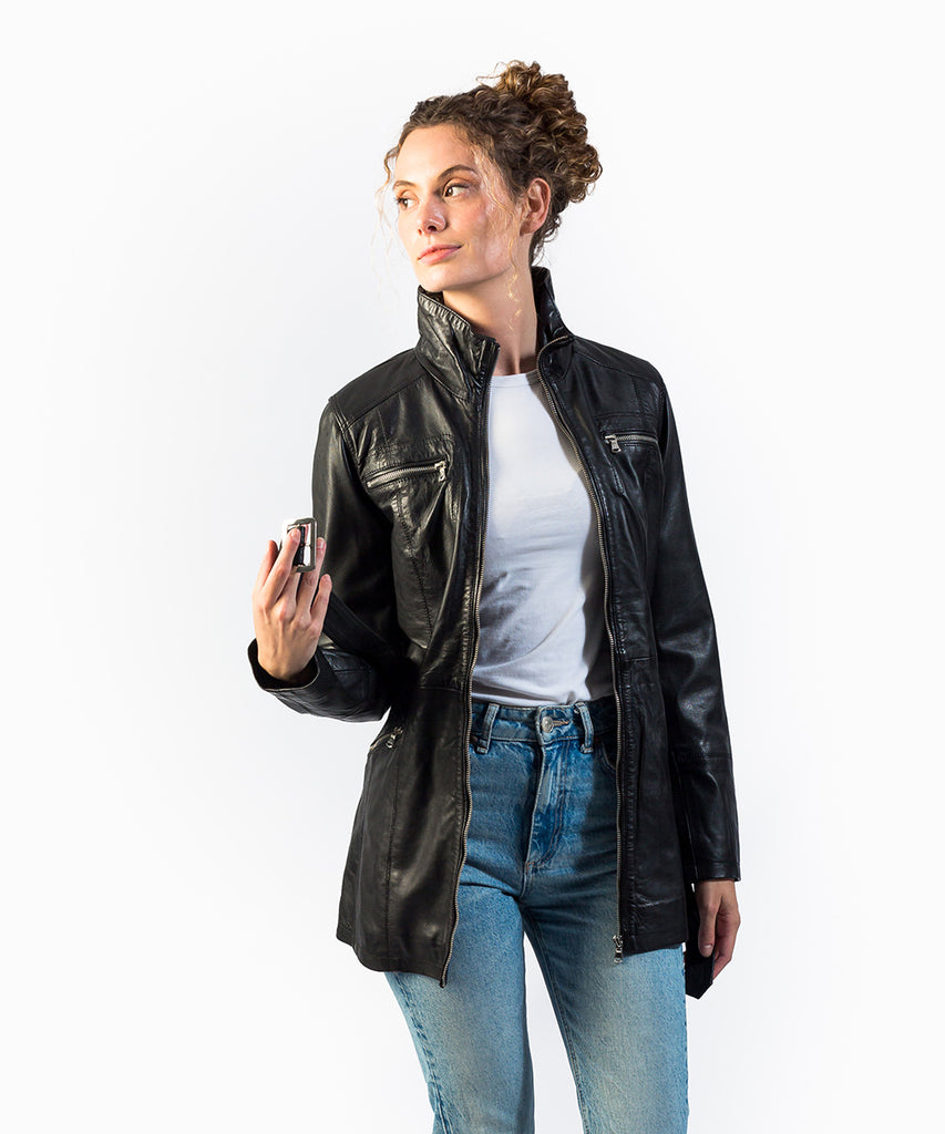 Levita napa detalle cinturón negro