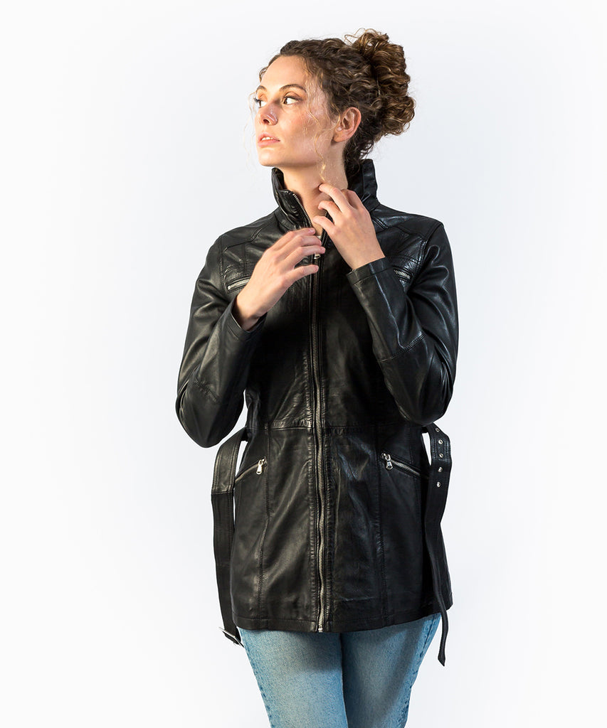 Levita napa detalle cinturón negro