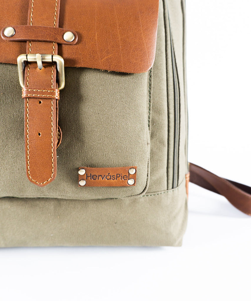 Mochila combinada loneta verde con piel 