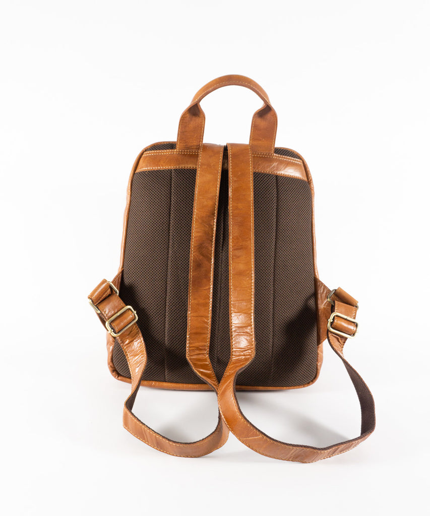 Mochila piel camel acabado brillo