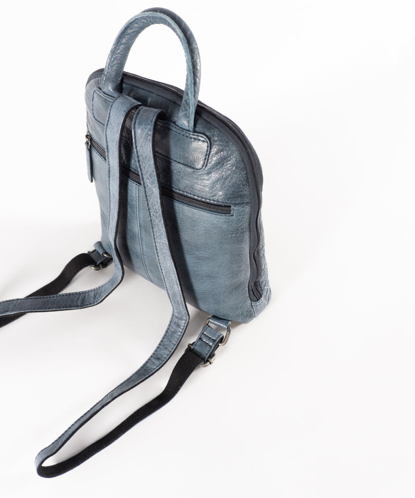 Mochila cuero azul detalle trenzado