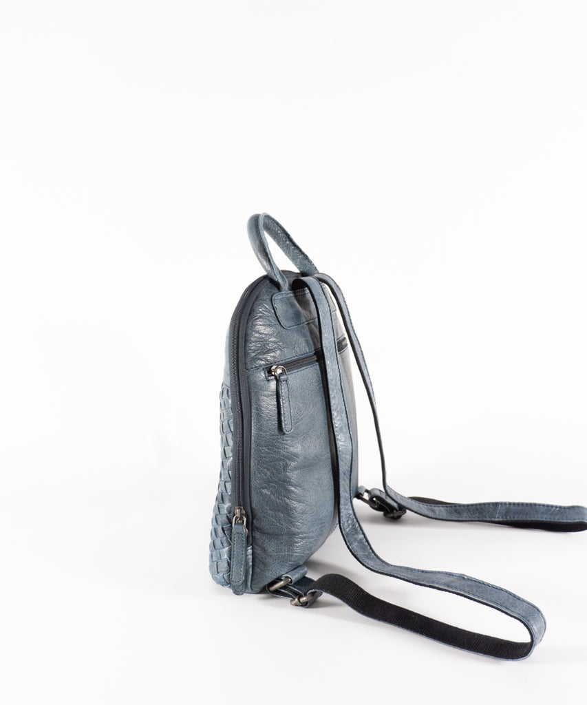 Mochila cuero azul detalle trenzado