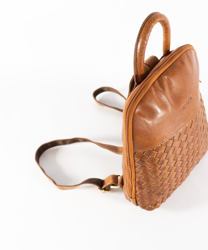 Mochila piel camel detalle trenzado