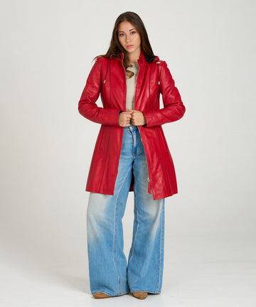 Abrigo largo de piel roja con capucha para mujer, confeccionado en piel ovina suave.