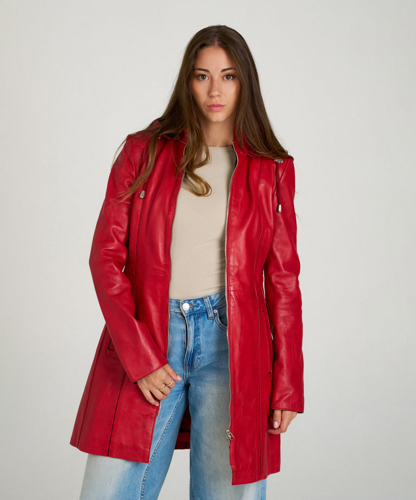 Abrigo largo de piel roja con capucha para mujer, confeccionado en piel ovina suave.