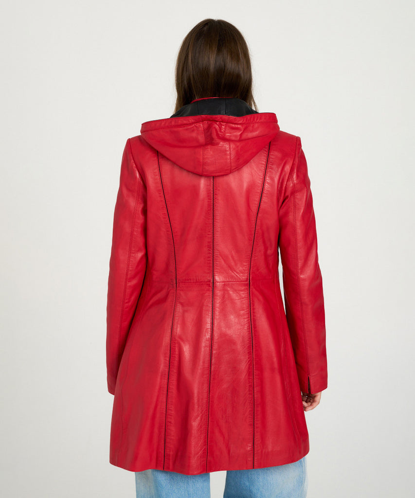 Abrigo largo de piel roja con capucha para mujer, confeccionado en piel ovina suave.