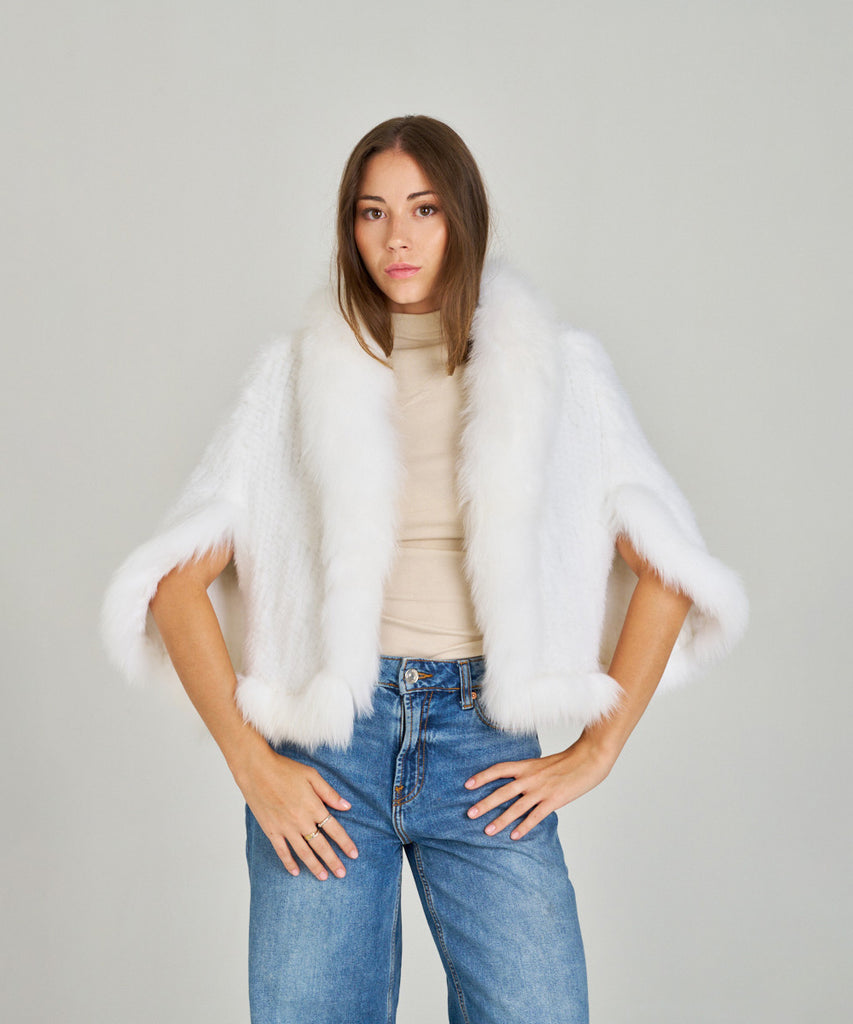 Capa de visón tricotado blanco con cuello de zorro