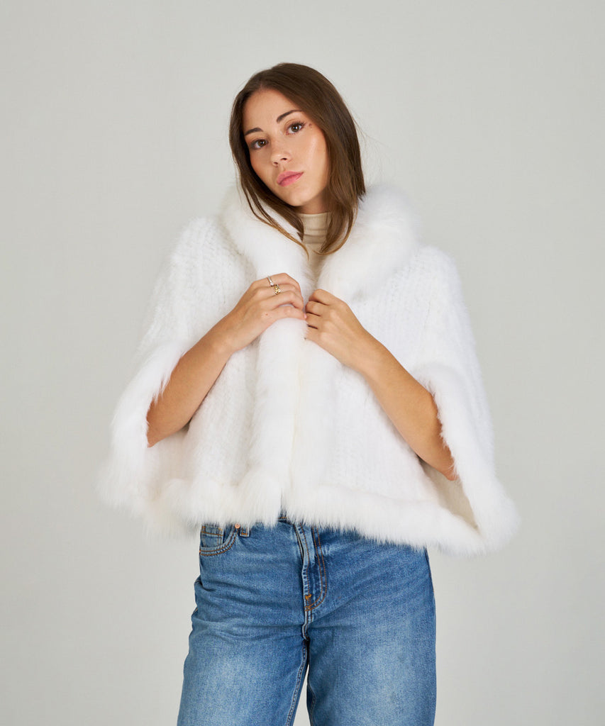 Capa de visón tricotado blanco con cuello de zorro