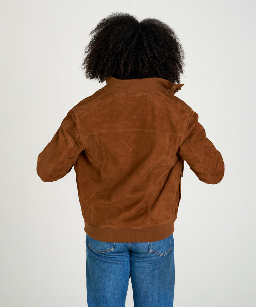 Cazadora acabado ante en piel de origen caprino.