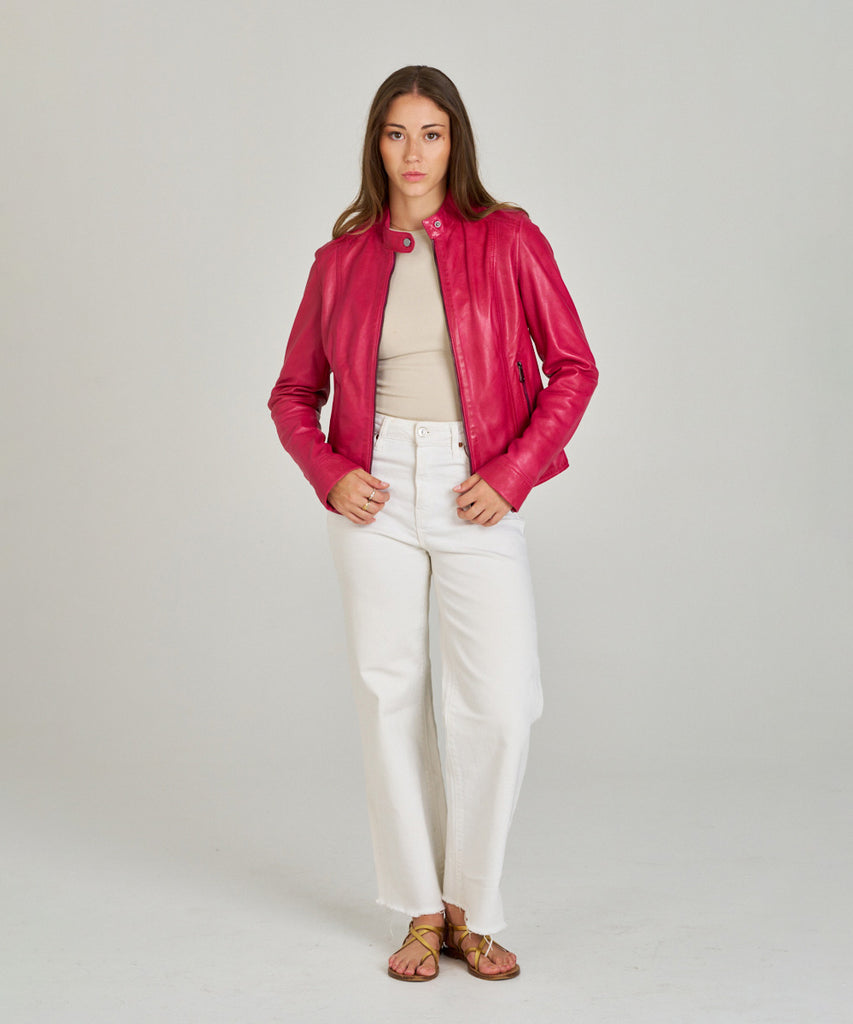 Cazadora de piel rosa. Confeccionada en piel de origen ovino.