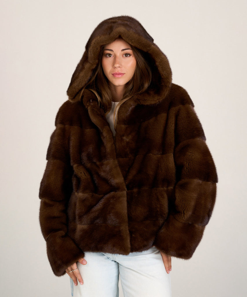 Cazadora de visón marrón con capucha de Hervás Piel