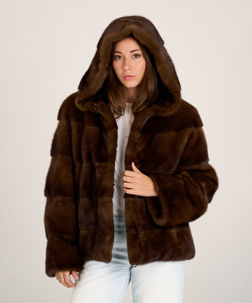 Cazadora de visón marrón con capucha de Hervás Piel