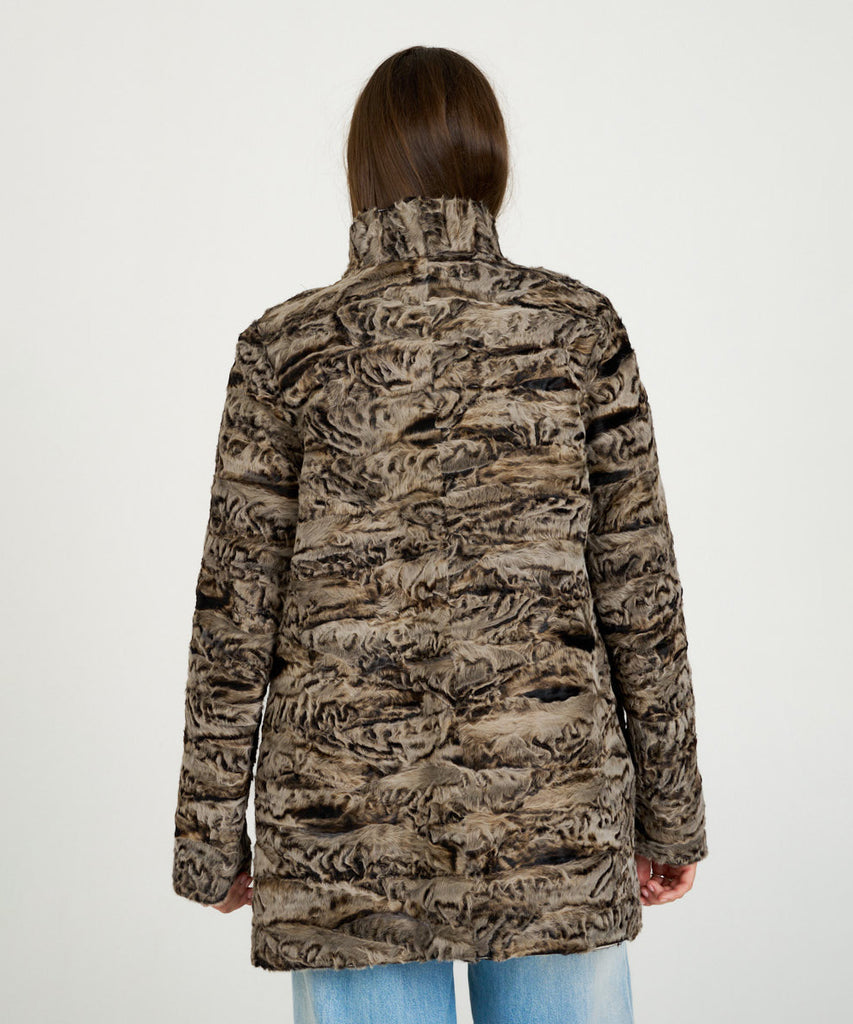 Chaqueta de piel natural de astracán o cordero de pelo rizado en tonos marrones