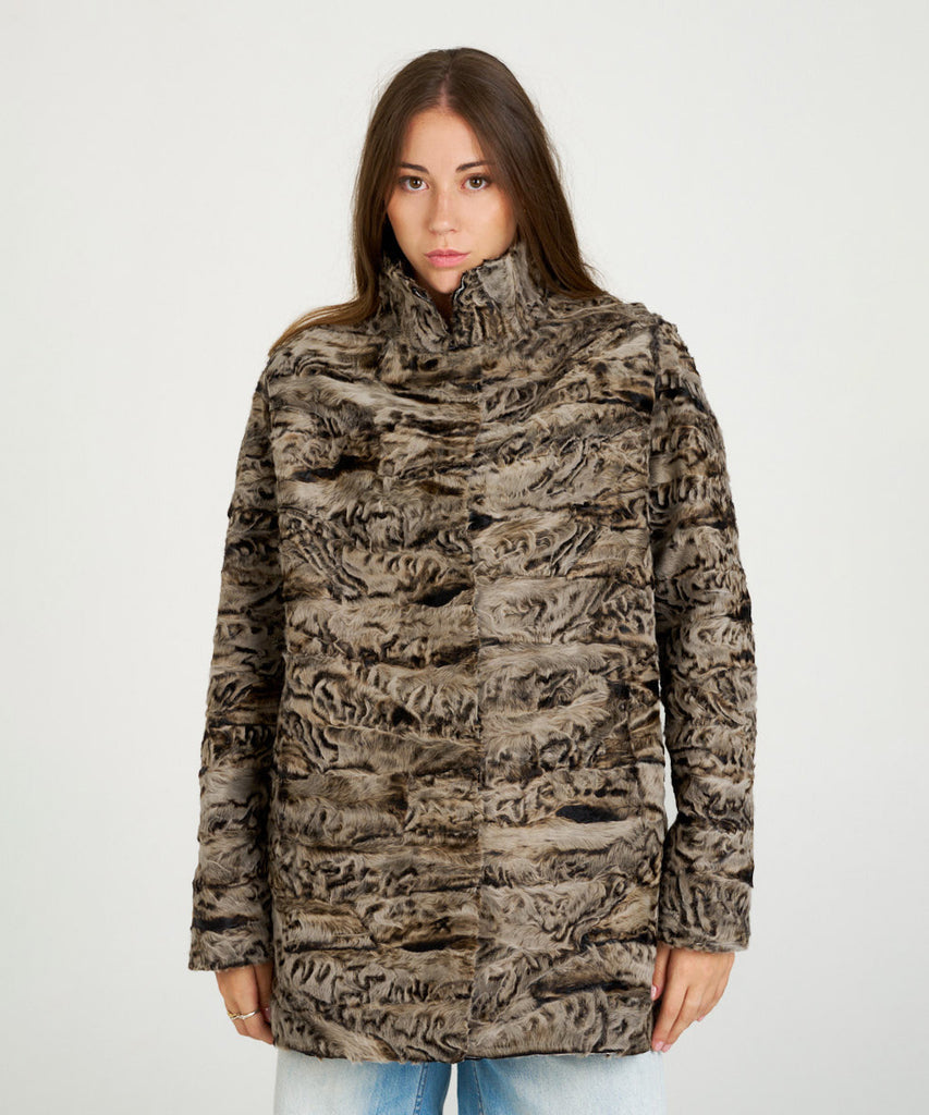 Chaqueta de piel natural de astracán o cordero de pelo rizado en tonos marrones