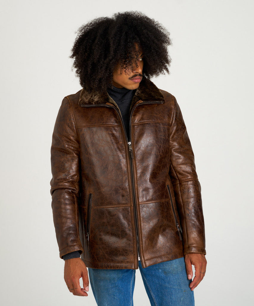 Chaqueta de piel vuelta doble faz marrón con acabado craquelado.