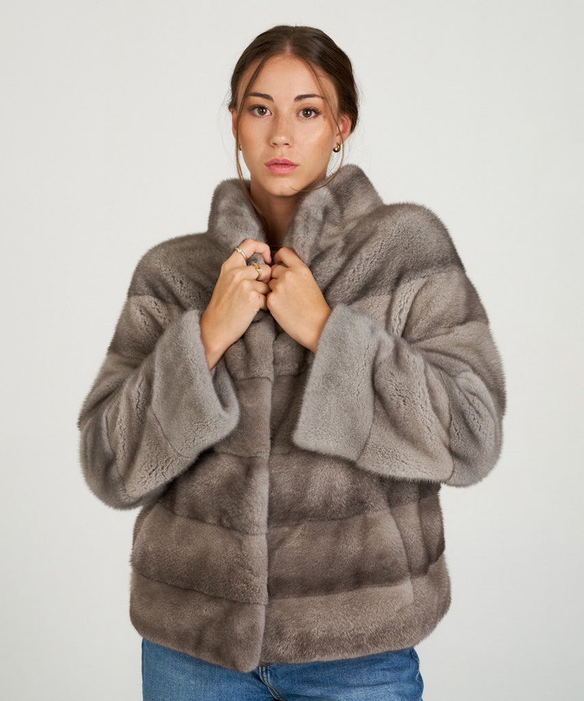 Chaqueta corta de visón gris peletería.