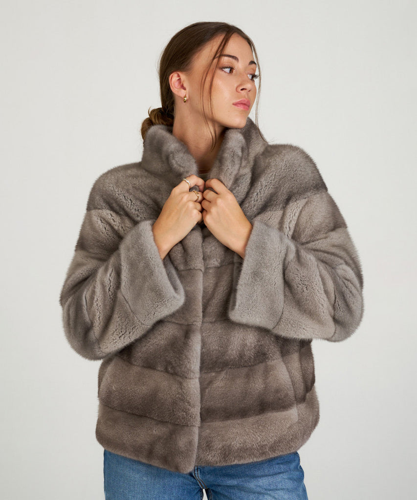 Chaqueta corta de visón gris peletería.