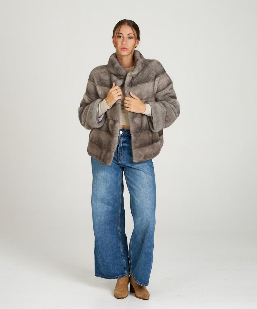 Chaqueta corta de visón gris peletería.