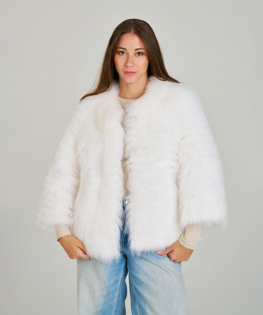 Chaqueta de piel de pelo blanco mujer zorro.