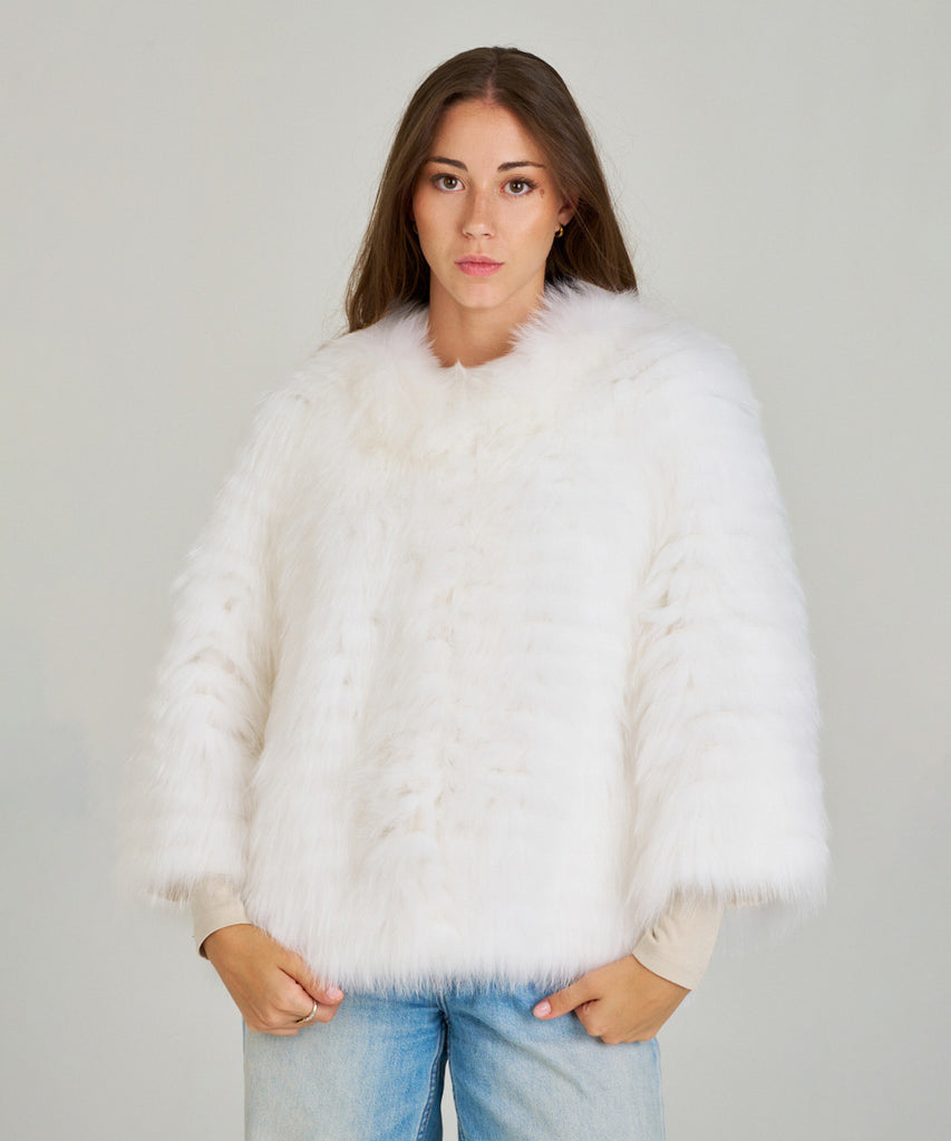 Chaqueta de piel de pelo blanco mujer zorro.