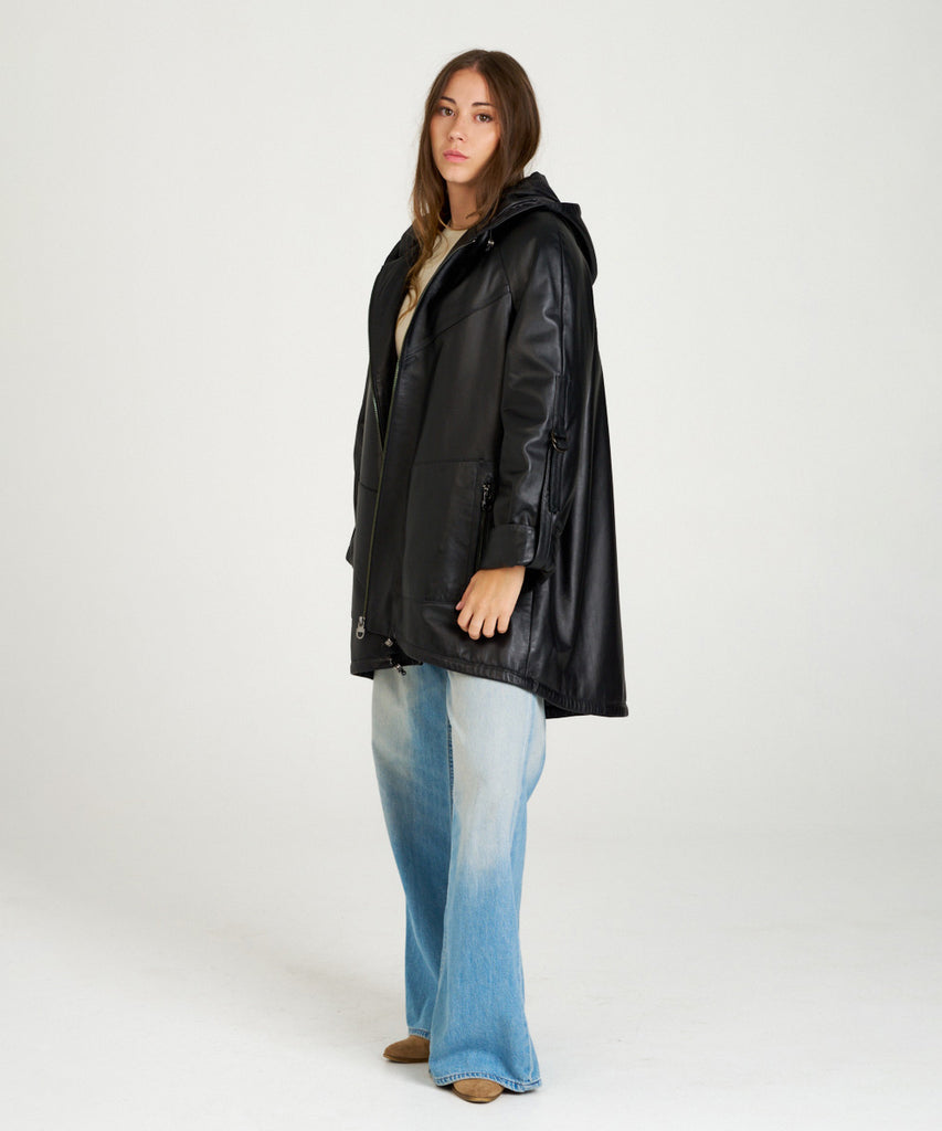 Parka de piel negra con capucha y forro estampado de HervásPiel