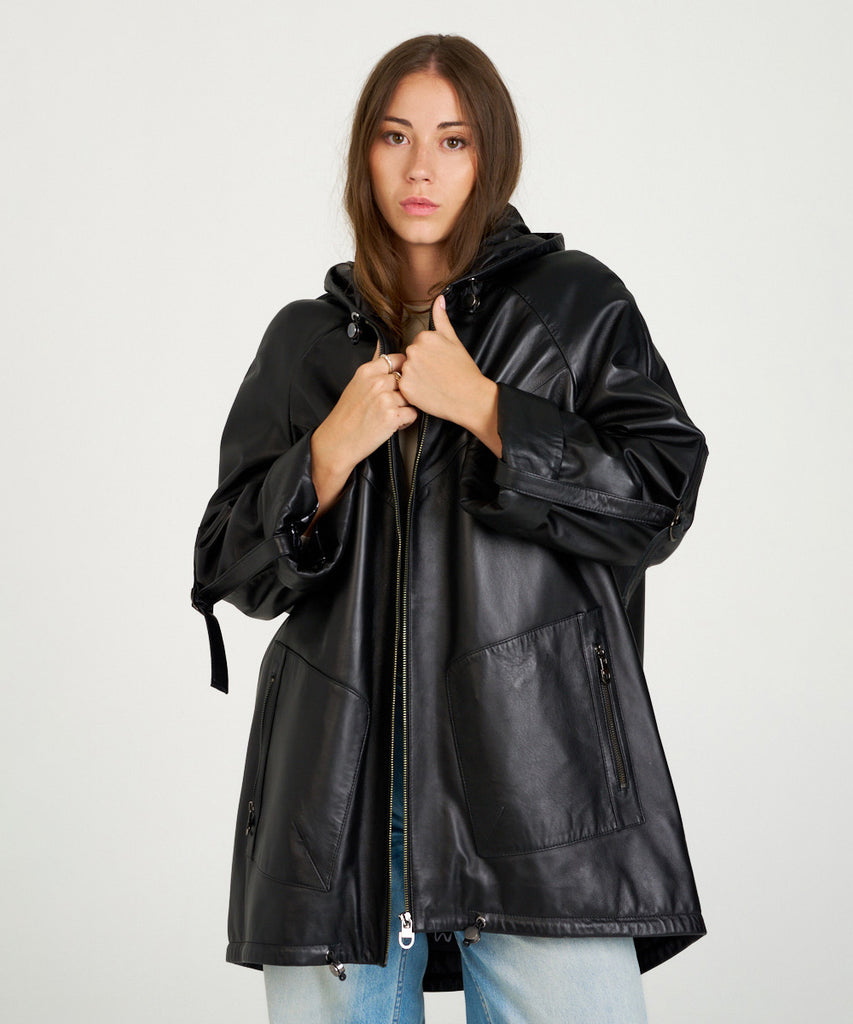 Parka de piel negra con capucha y forro estampado de HervásPiel