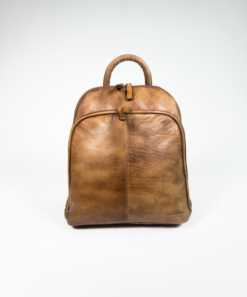 Mochila cuero detalle acabado brillo