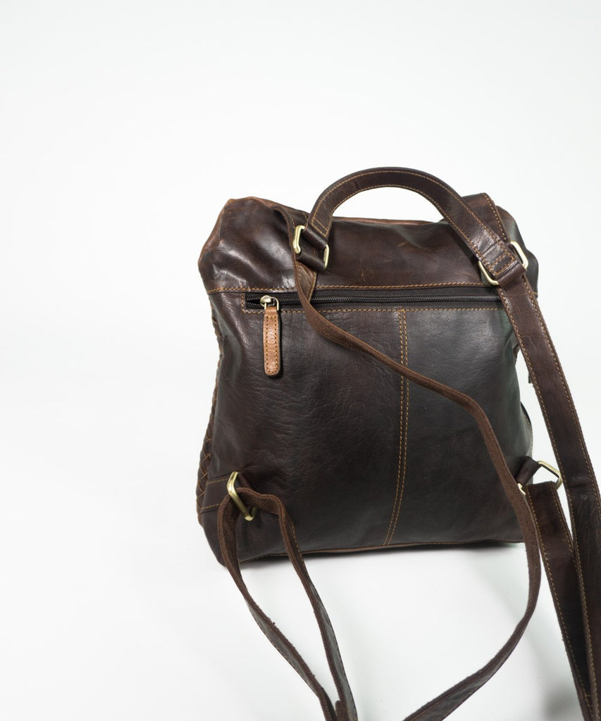 Mochila cuero trenzado acabado brillo