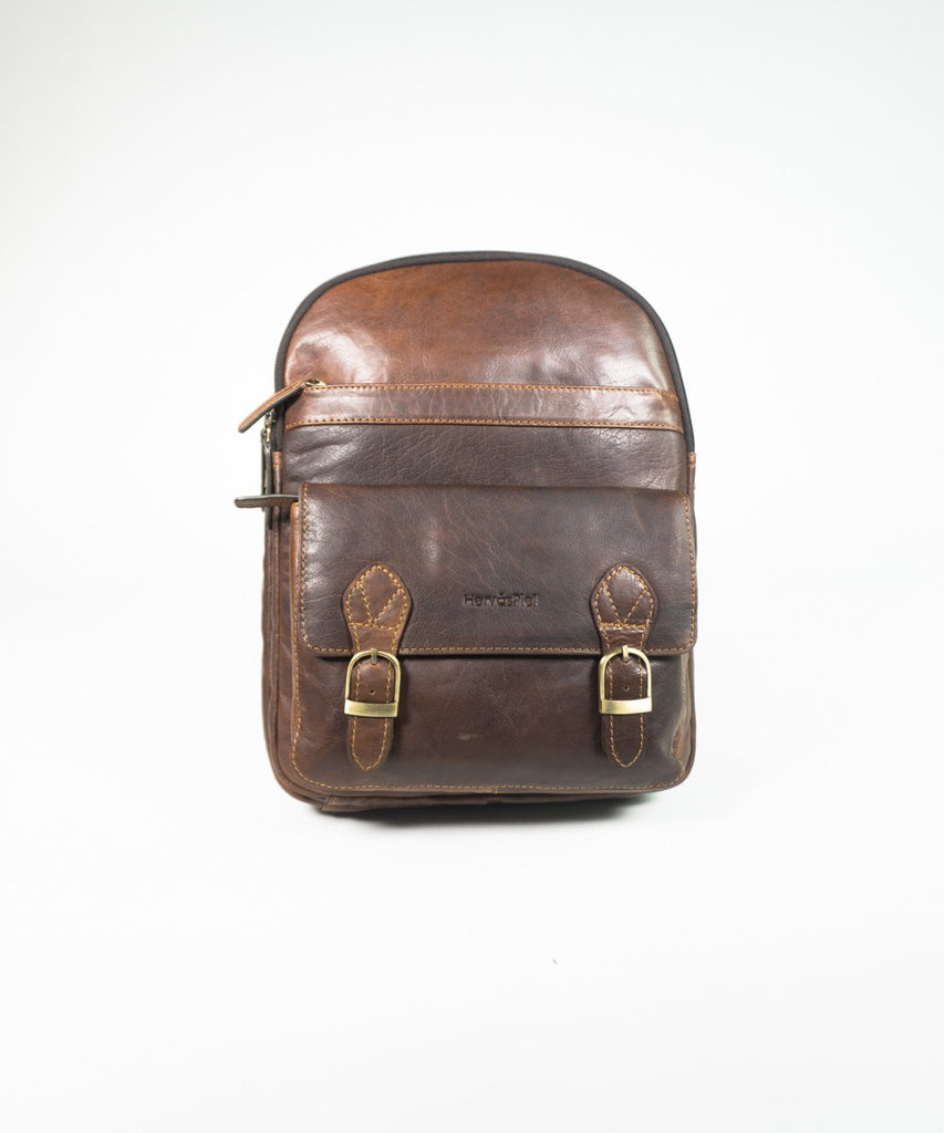 Mochila piel envejecida detalle hebilla