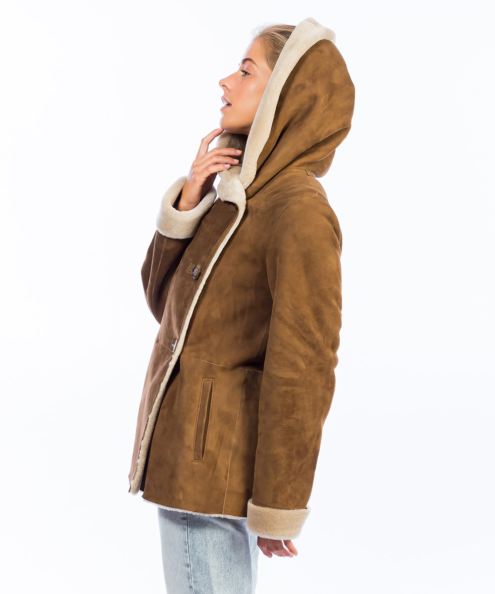 Abrigo de piel vuelta camel con capucha HervásPiel