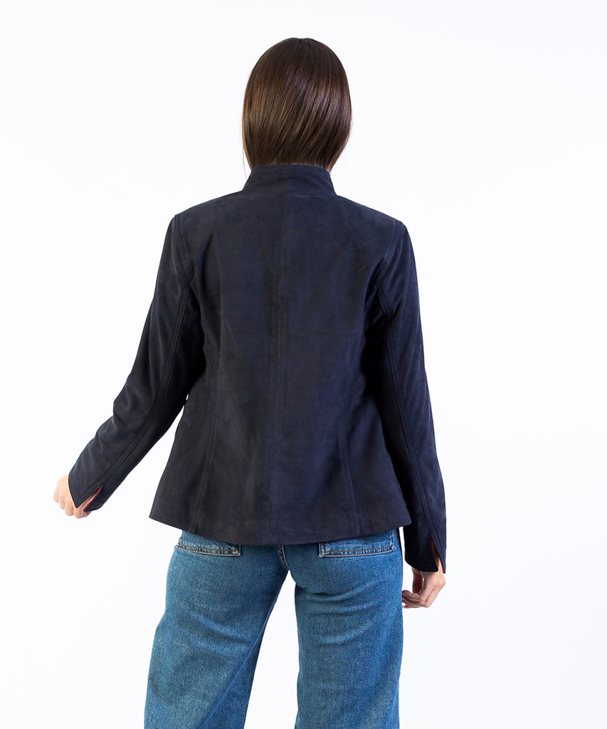 Chaqueta piel ante contraste mujer