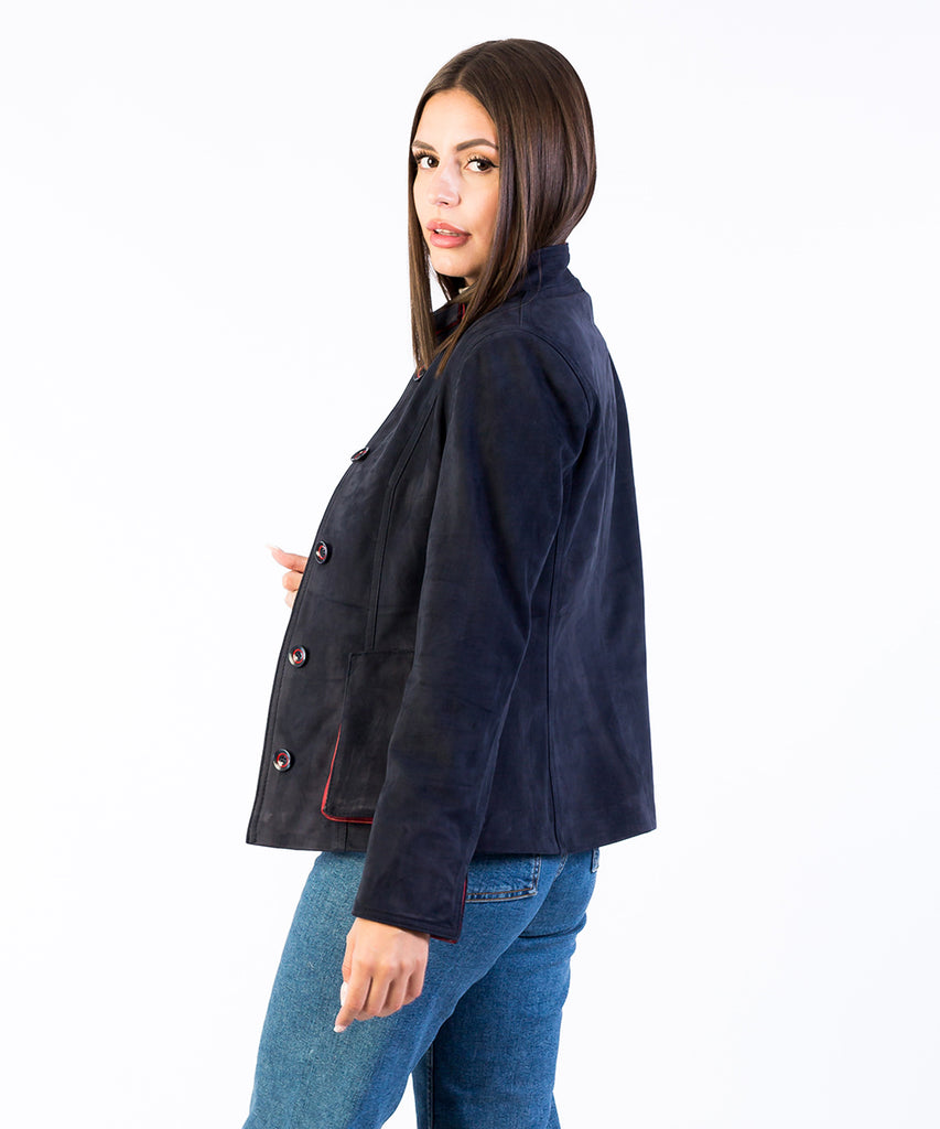 Chaqueta piel ante contraste mujer