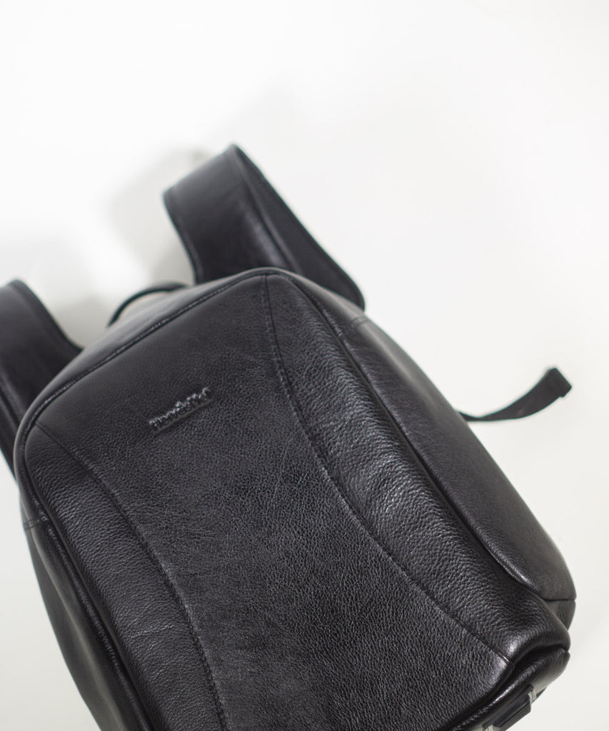 Mochila cuero antirrobo negro